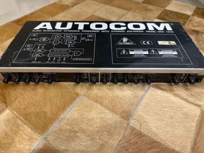 Behringer MDX 1200 - Processador Dinâmico