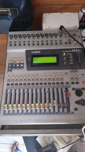 Mesa de Som Yamaha 01v 16 Canais - Impecável
