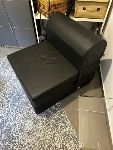 Sofá Cama Preto em couro Tok&Stok