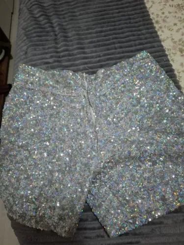 LINDO SHORT DE PAETÊ PRATA NOVÍSSIMO PODE ser feito pence caso precise  