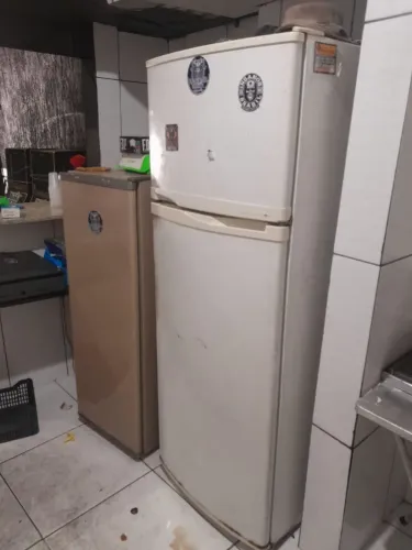 Geladeira frost free *COM DEFEITO*