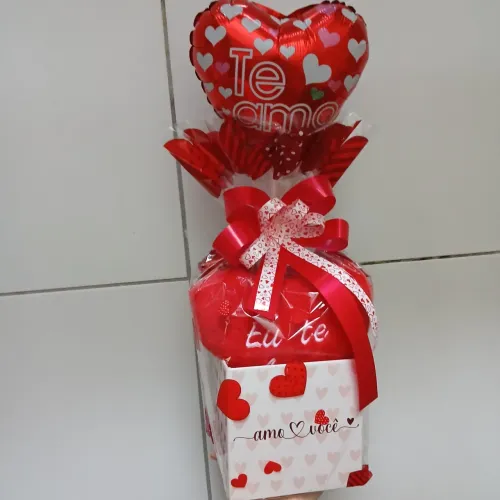 Cesta Box Presente Romântico Com Coração de Pelúcia. 