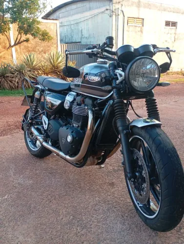 Triumph speed twin 1200 moto revisada baixo km estudo trocas
