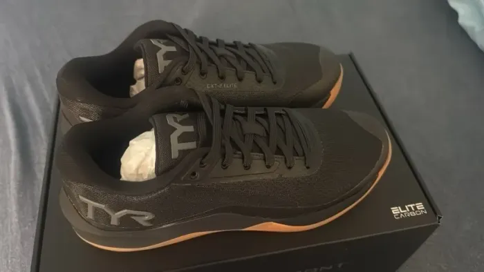 Tênis Elite carbon Tyr