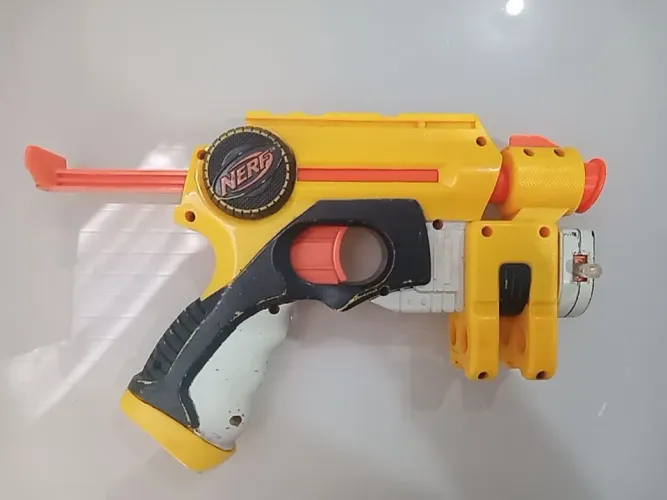 Nerf Maverick - Pistola de Dardos Clássica