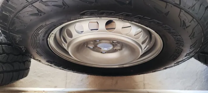 Pneus novos e rodas 16 Amarok pickup camionete