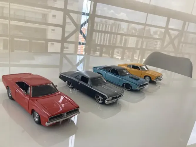 CARROS DE COLEÇAO - 4 Carros em ótimo estado!!!