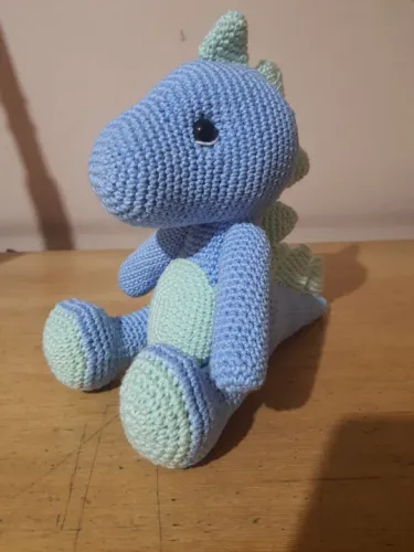 Dinossauro em croche Amigurumi. O melhor amigo do soninho de seu filho
