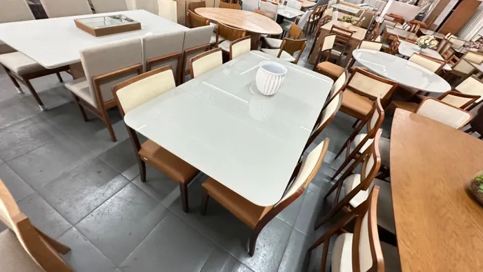 Conjunto Mesa de Jantar Elegante com Cadeiras de madeira