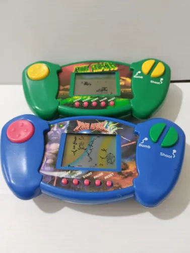 2 Mini Games Tank Crash e Space Attack, vibram (raros anos 90)