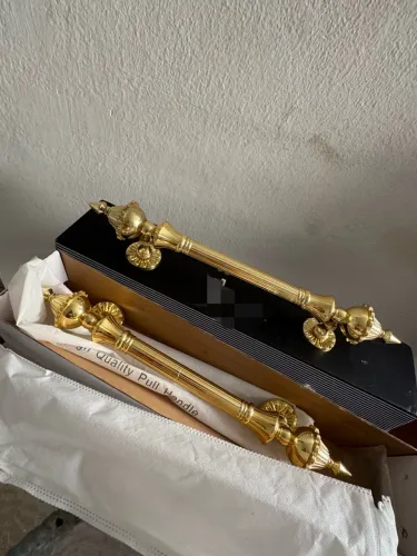 Puxador para porta dourado chique