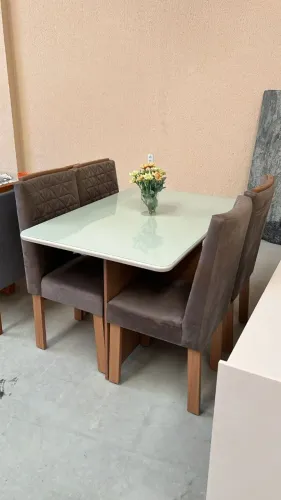 Conjunto De Luxo Frida 4 Cadeiras Acolchoadas 100% MDF E Vidro Laqueado - Em Oferta