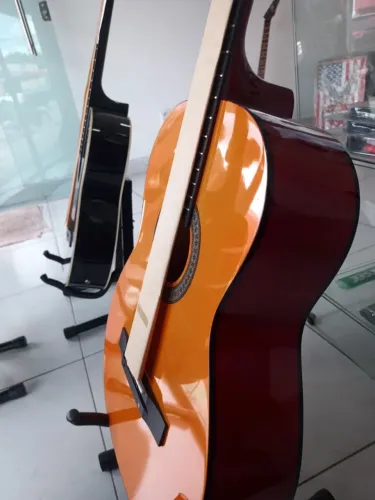 Violão acústico