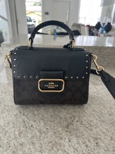 Bolsa Coach crossbody preta e marrom 