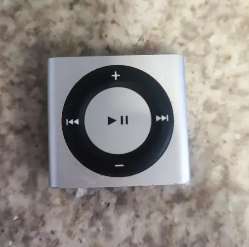 iPod shuffle 2GB 新品未開封 PKMJ2LL/A スペースグレイ iPod Shuffle Apple 2GB