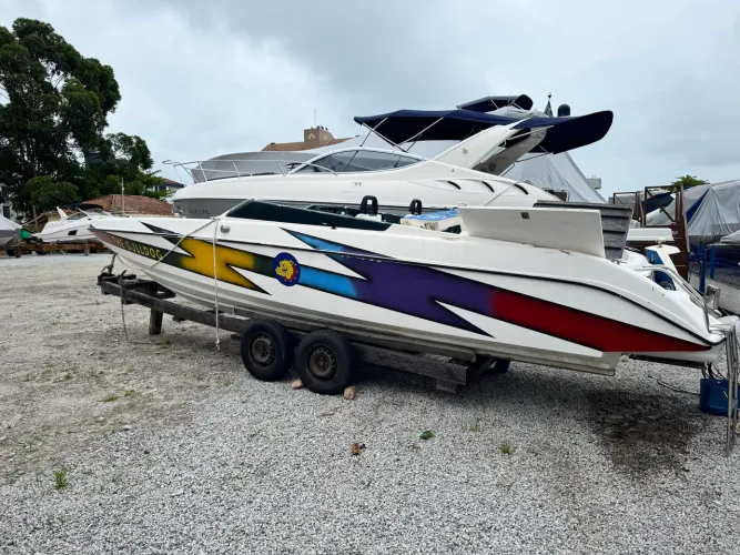 Casco de lancha Mariner 270