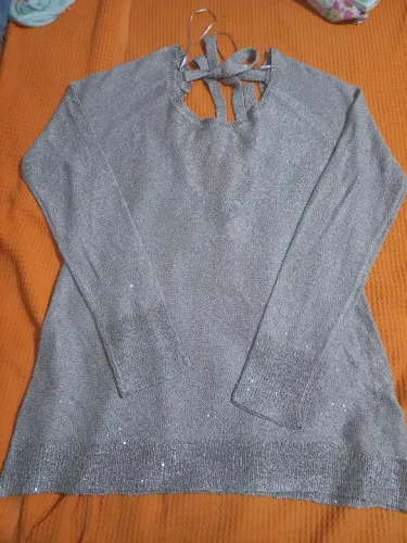 Blusa de lã cinza com detalhes em glitter