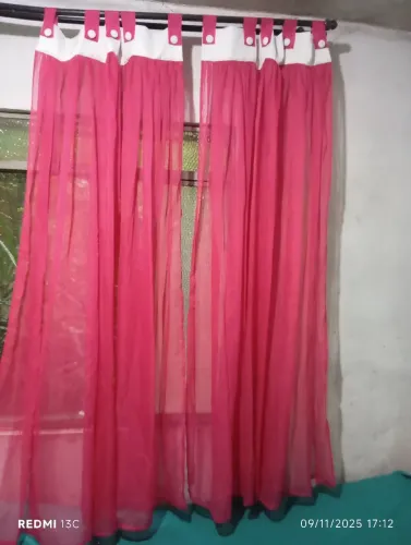 Cortina rosa e branco 