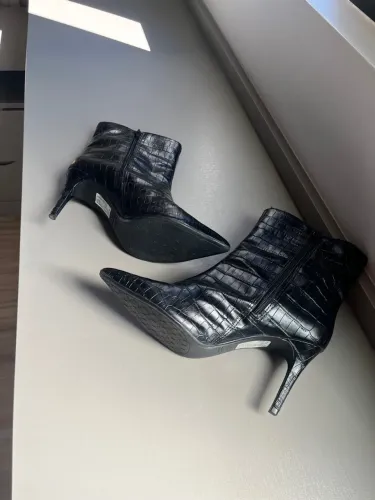 Bota Feminina Cano Curto Croco Salto Fino