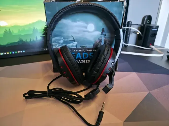 Headset Gamer 3.5mm com fio controle de volume e microfone Black/Red - Novo na caixa