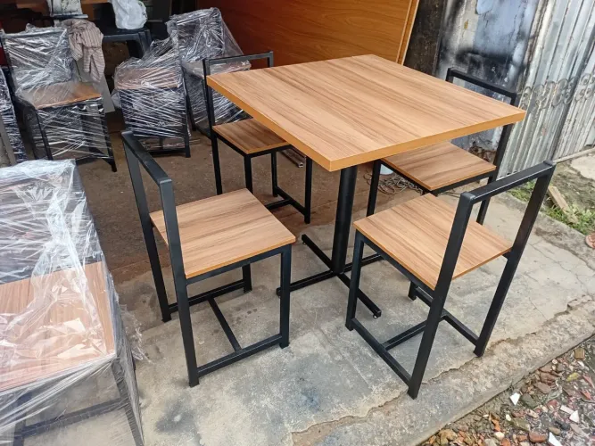 Fabricamos mesa e cadeira para restaurante, bar, lanchonete e etc