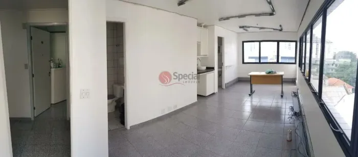 Sala comercial para compra na Liberdade