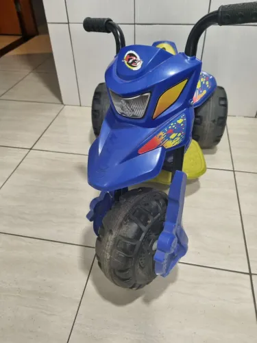 Moto elétrica infantil