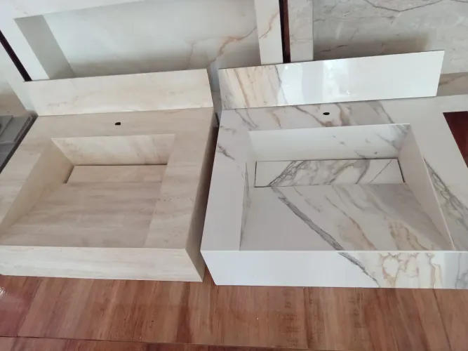 Pias de porcelanato e nichos 