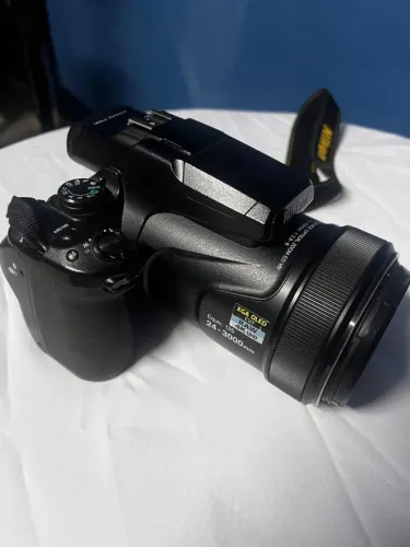 Câmera Nikon P1000 Seminova + Mochila Camuflada