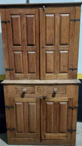 Armário estilo colonial madeira maciça