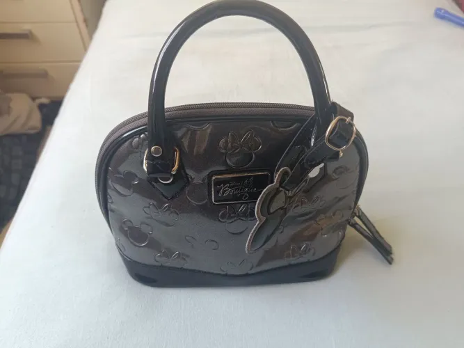 Bolsa Disney Cinza com detalhes em preto importada EUA