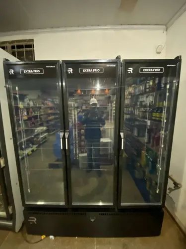 Geladeira/Expositora Tripla Extra Frio - Perfeita para seu negócio