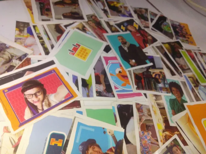 Vendo esse lote de figurinhas da novela 81 unidades