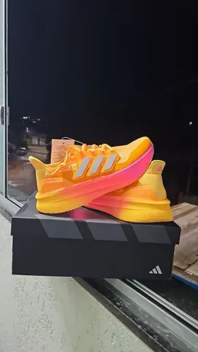 Tênis marca adidas numeração 39 NOVO