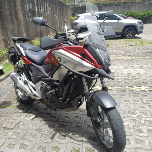 Moto muito conservada.