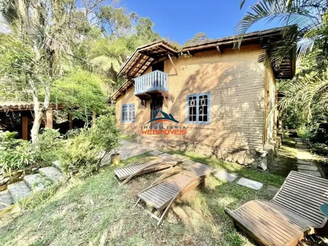 Casa de luxo em condomínio no Moinho Velho, Embu das Artes-SP: 3 quartos, 1 suíte, 3 salas