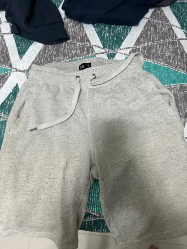 Bermudas em moletom, todas em perfeito estado sem marcas de uso.