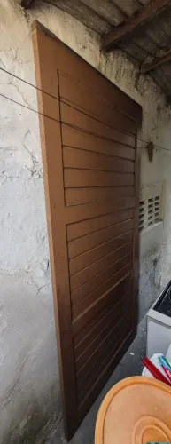 Porta corrediça madeira maciça