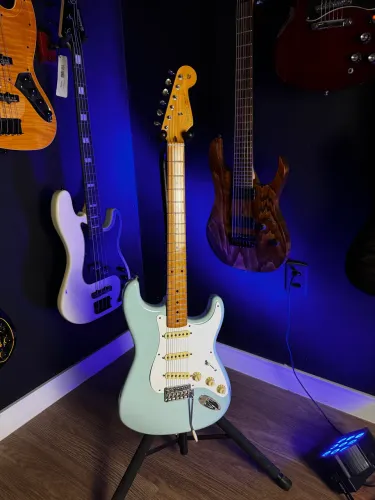 Guitarra Fender Stratocaster Vintera 50s