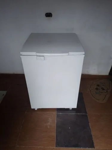 Vende-se freezer Horizontal Electrolux de 145 litros funcionando normalmente 