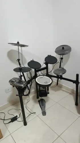 Bateria Eletrônica Roland TD 11.