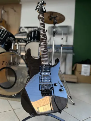 Guitarra ponte Flutuante da Washiburn
