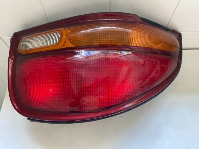 Lanternas traseiras LD/LE Chrysler Stratus