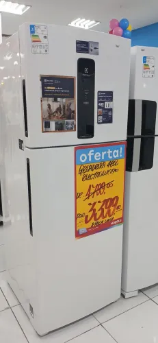 Geladeira Electrolux 480 litros branca.