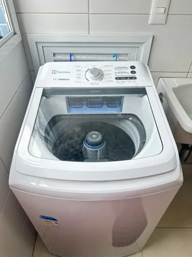 Máquina de Lavar Electrolux 14 kg - Ótimo Estado