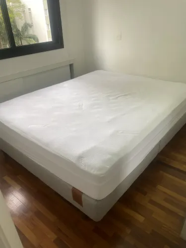 Cama e Colchão de Casal Queen Size