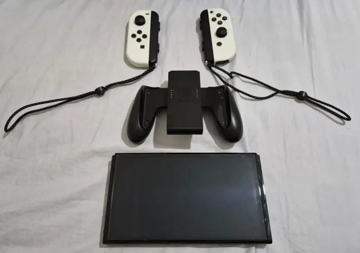 Nintendo Switch Oled, com 1 jogo( Nintendo Switch Sports), e vários acessórios