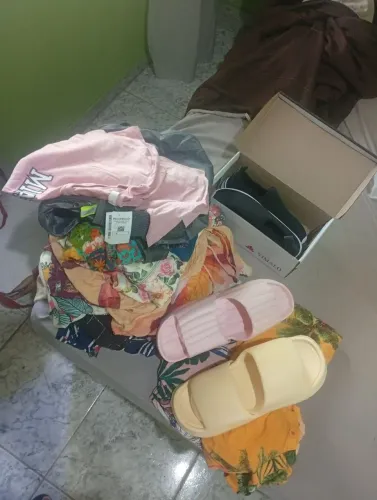 LOTE DE ROUPAS PRA BAZAR