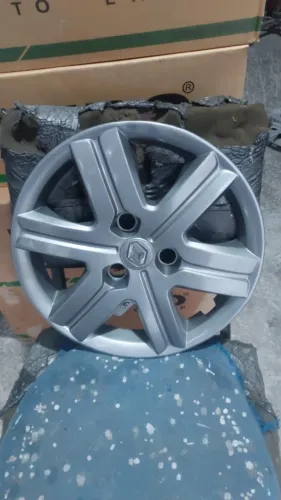 Uma calota do Kwid Cinza Aro 14 Original
