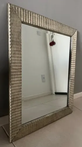 Espelho Bisotado com Moldura Trabalhada Dourado Envelhecido / Champanhe (61,5 x 51 cm)